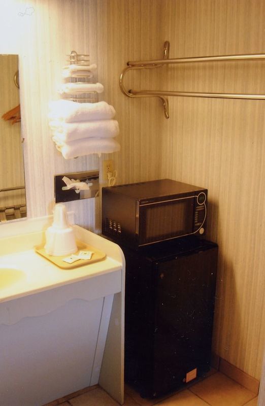 Hillcrest Inn & Suites Ozona Room photo